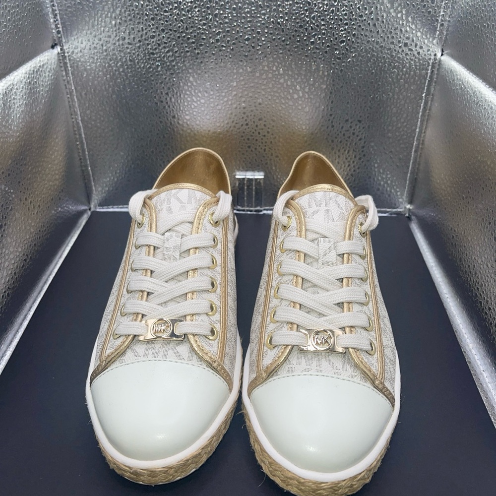 Michael Kors Kristy Lace-up flats. Size 7.5